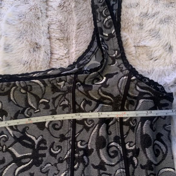 Beautiful Bodice - Picture 9 of 9